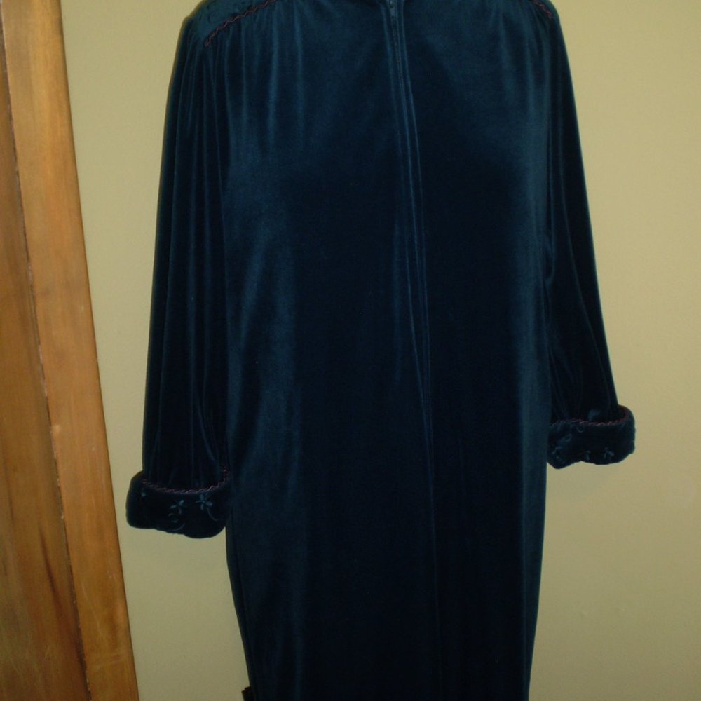 Warm Beautiful Dark Blue Jasmine Rose Long Robe Size Medium/Large